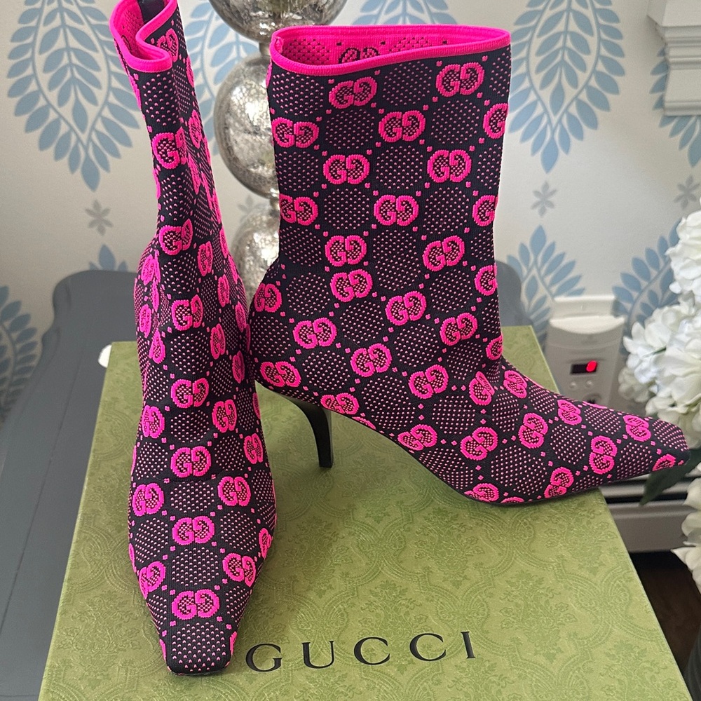 Gucci Women's Black and Pink Patterned GG logo Heeled Boots size 39